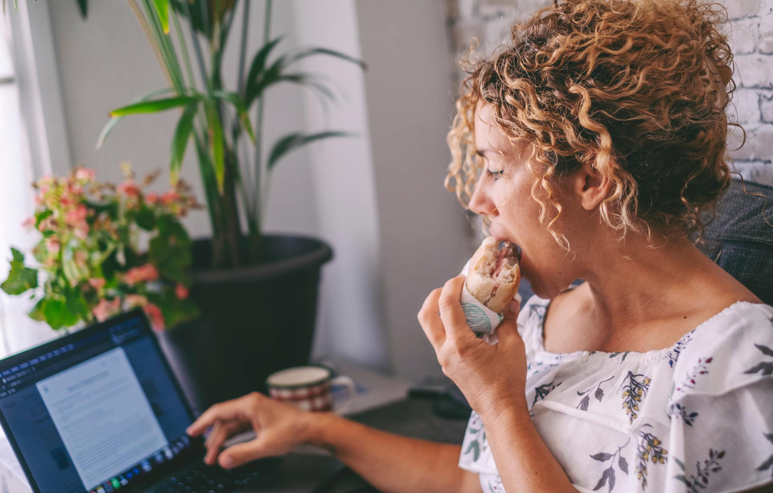 Eating quickly saves time, but it takes a toll on your health – here’s how