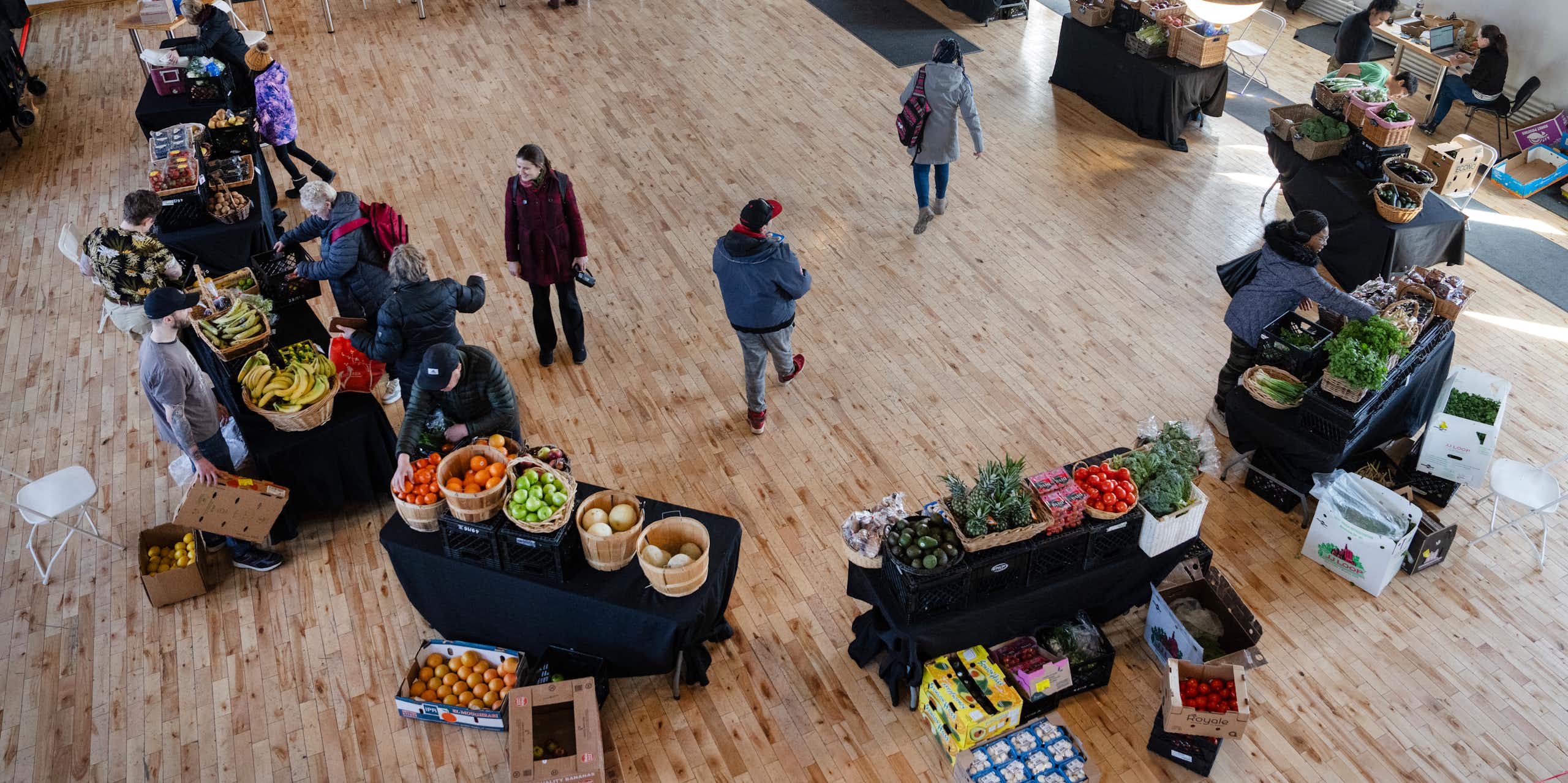 Vue aérienne d'un centre de distribution alimentaire