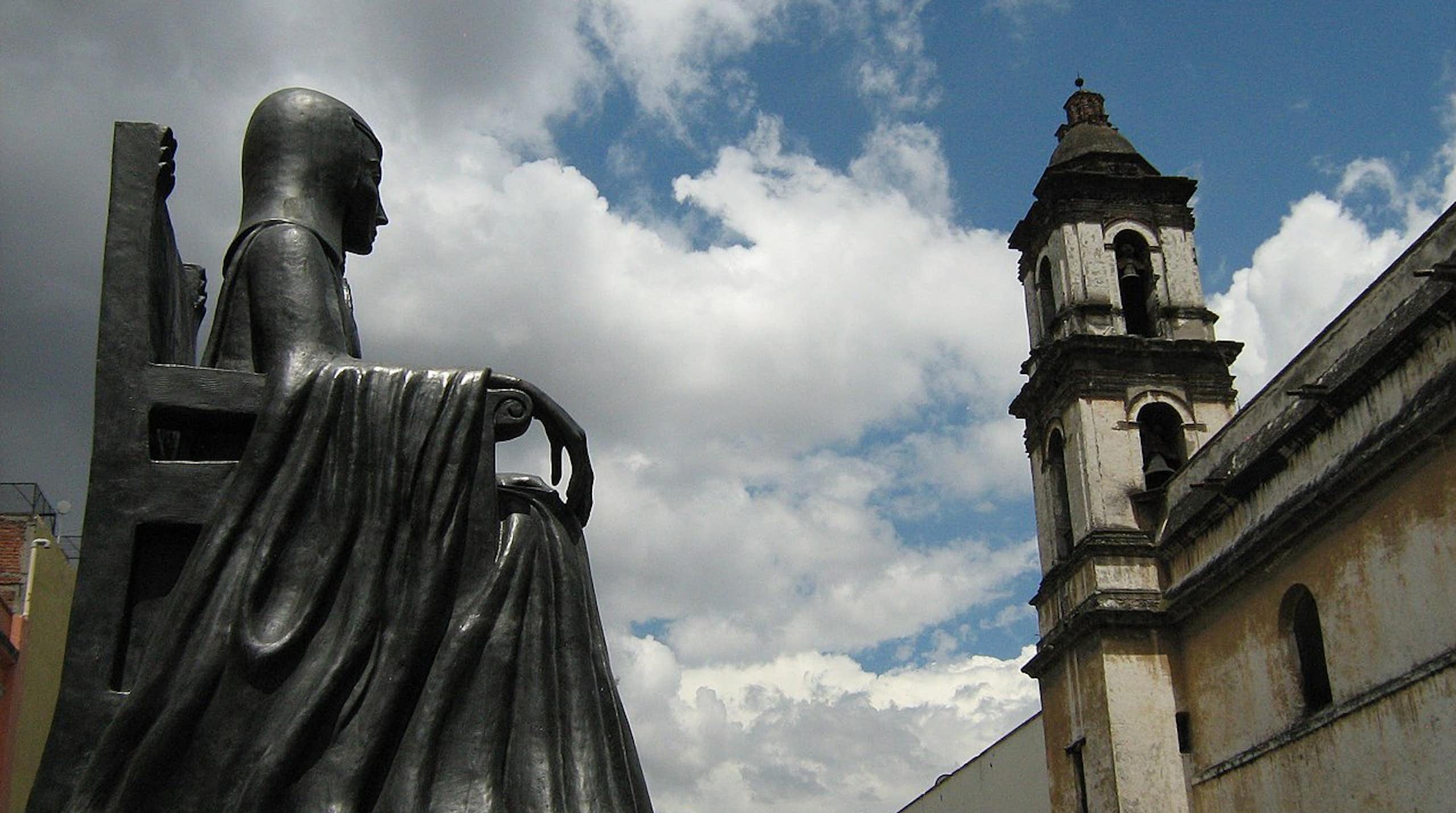 Estatua de sor Juana en Ciudad de México.